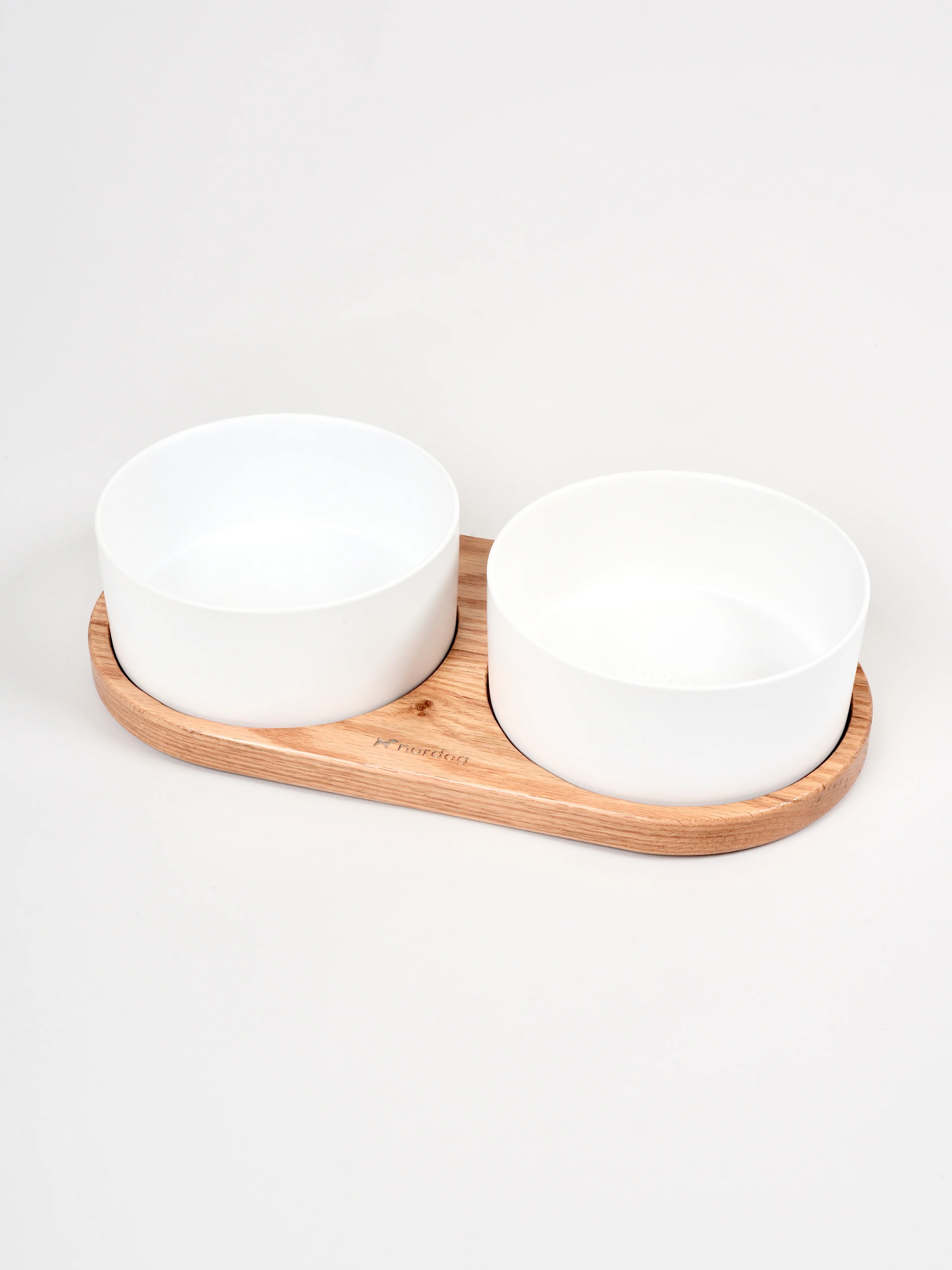 Dvojitá miska pre psa Barcelona (olejovaný dub, biela)