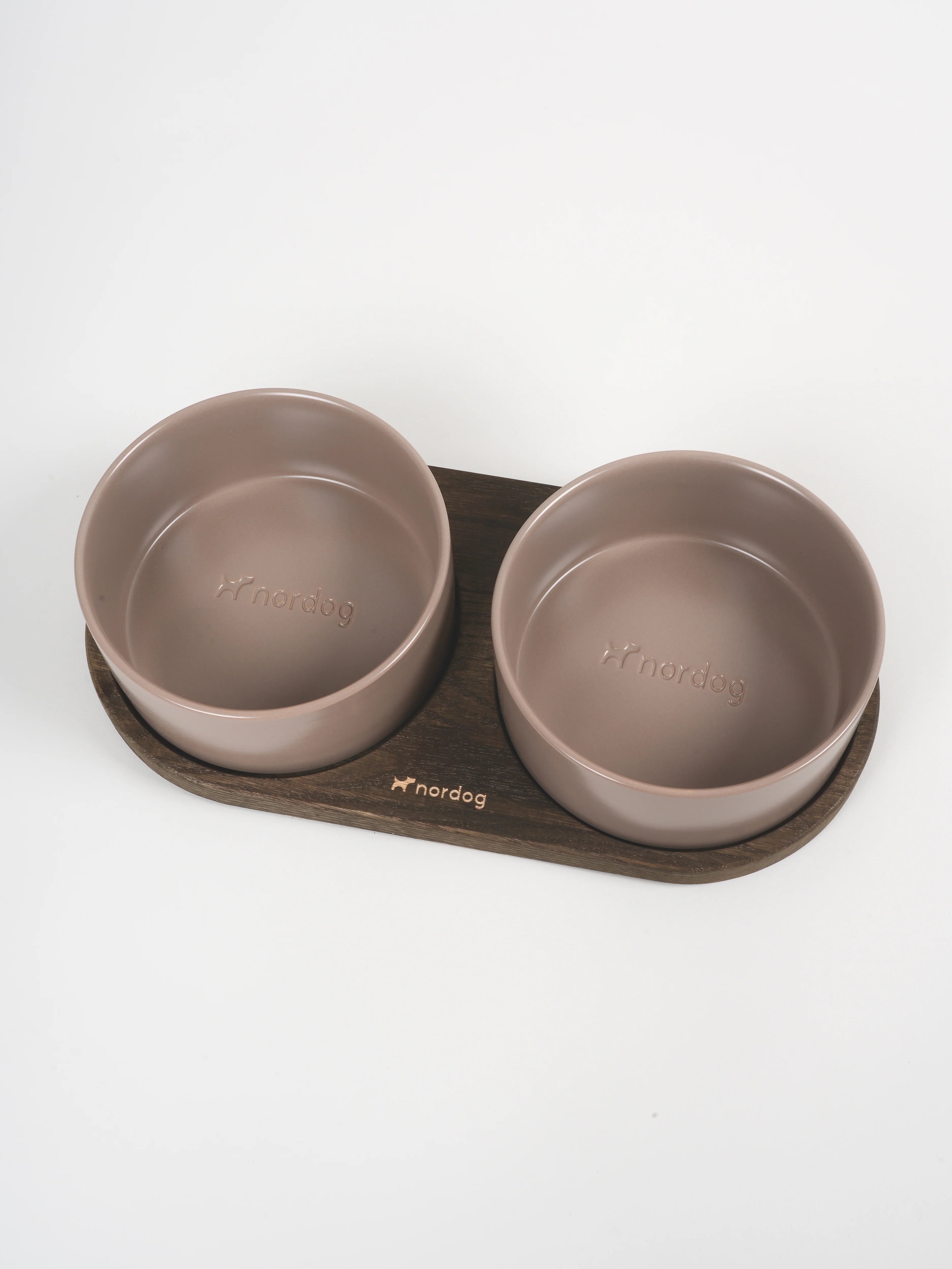 Dvojitá miska pre psa Barcelona (údený dub, mocca)