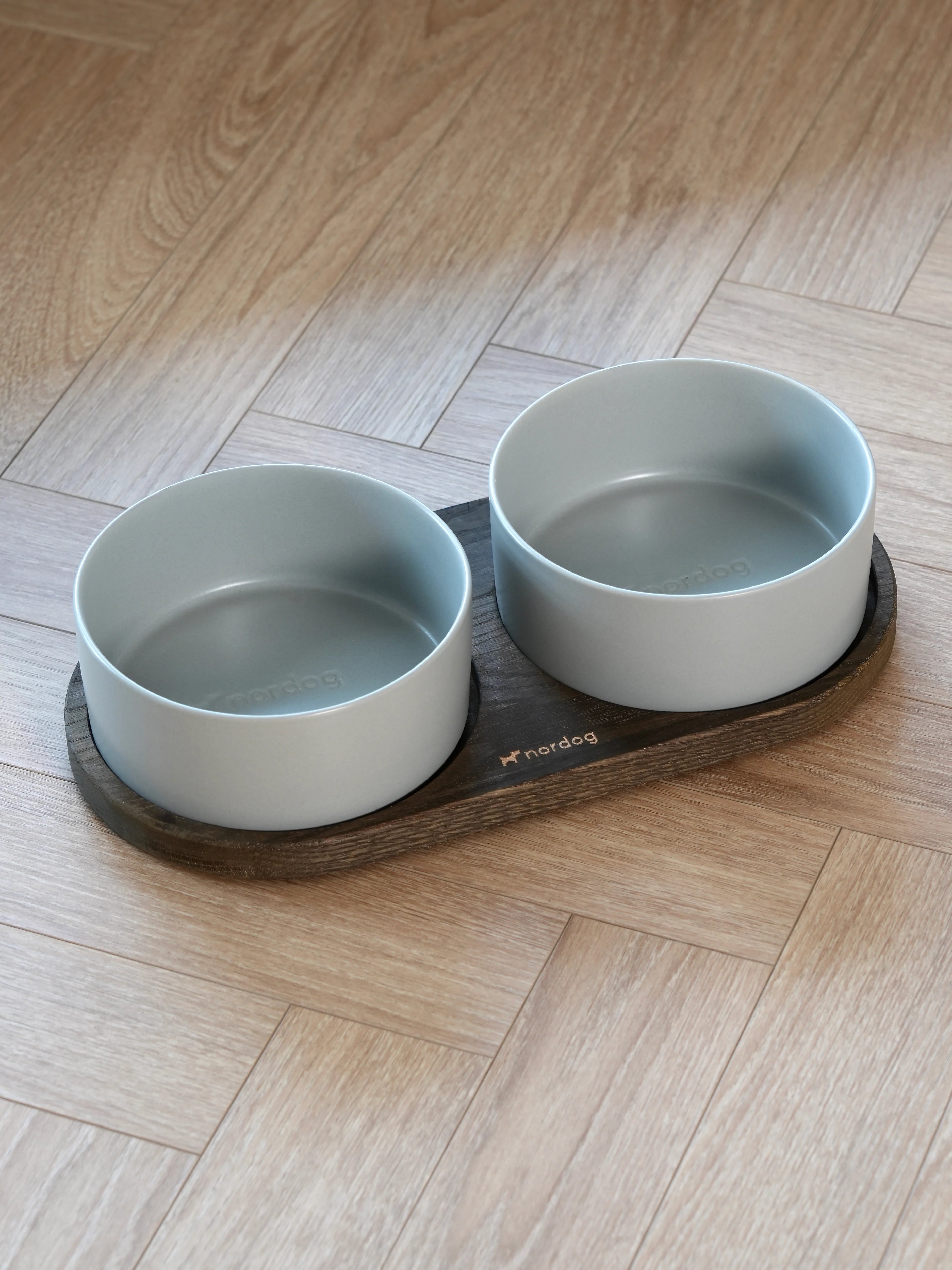 Miska pre psa Barcelona Double (údený dub, sivá)