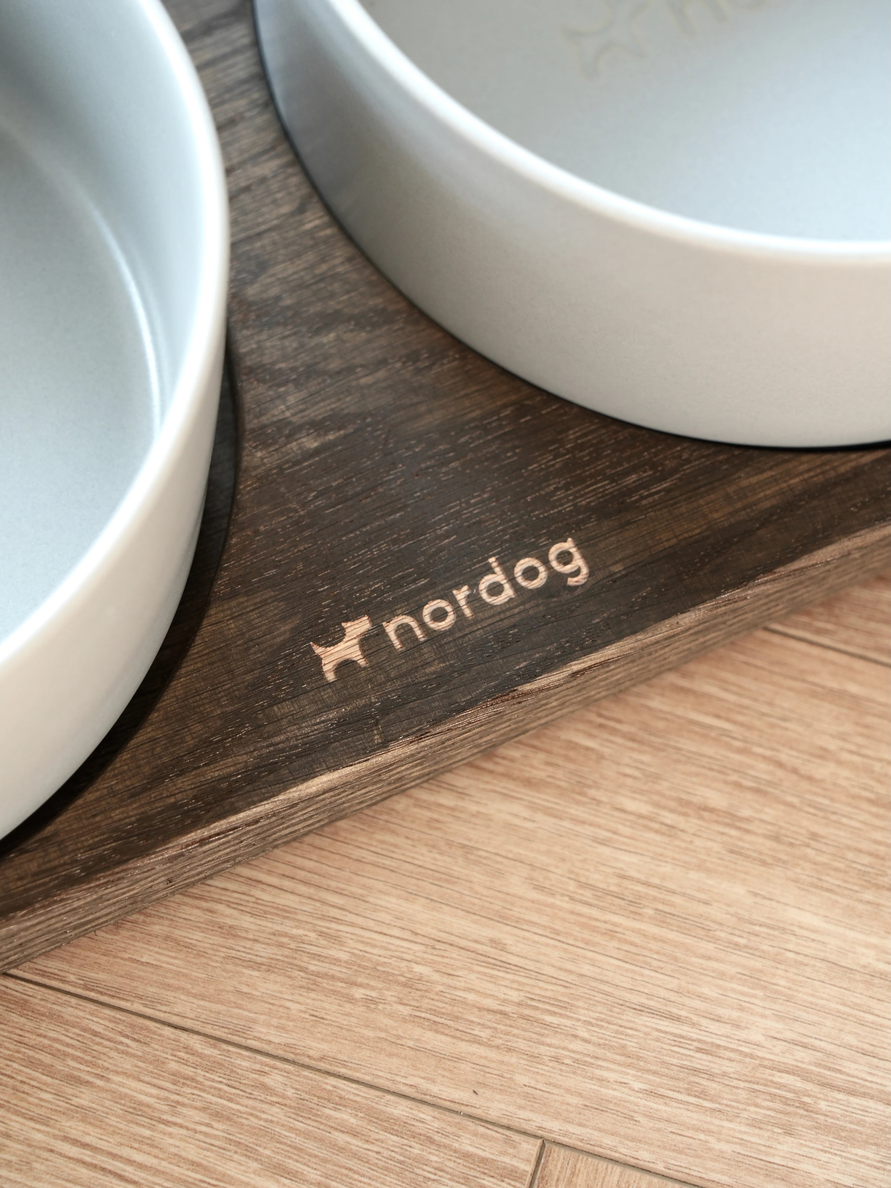 Miska pre psa Barcelona Double (údený dub, sivá)